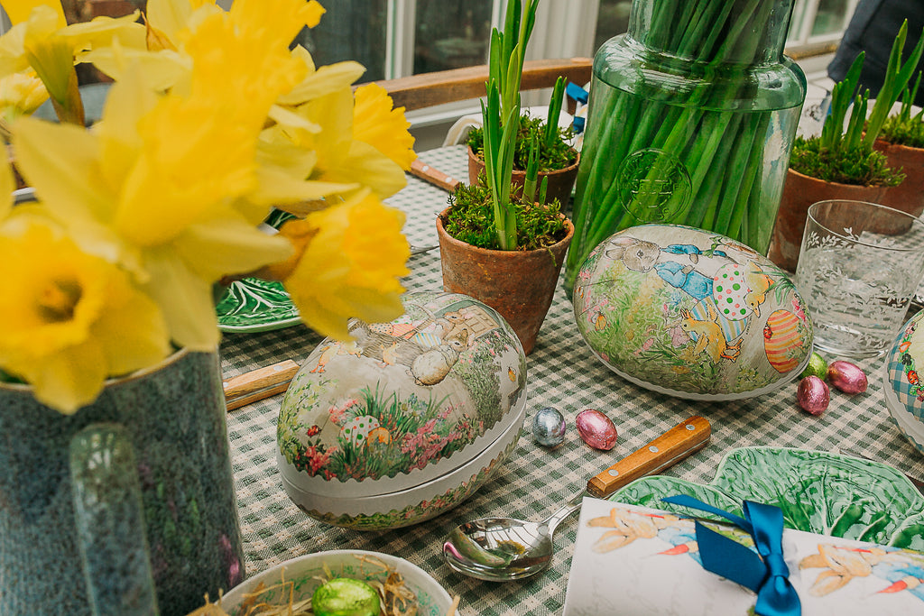 CARD EASTER EGG - BEATRIX POTTER, PETER RABBIT - AT THE SHOP