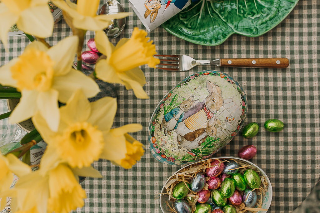 CARD EASTER EGG - BEATRIX POTTER, PETER RABBIT - AT THE SHOP