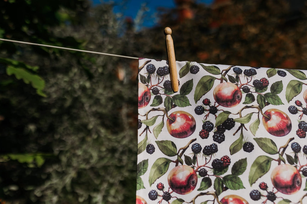 TEA TOWEL - APPLE & BLACKBERRY