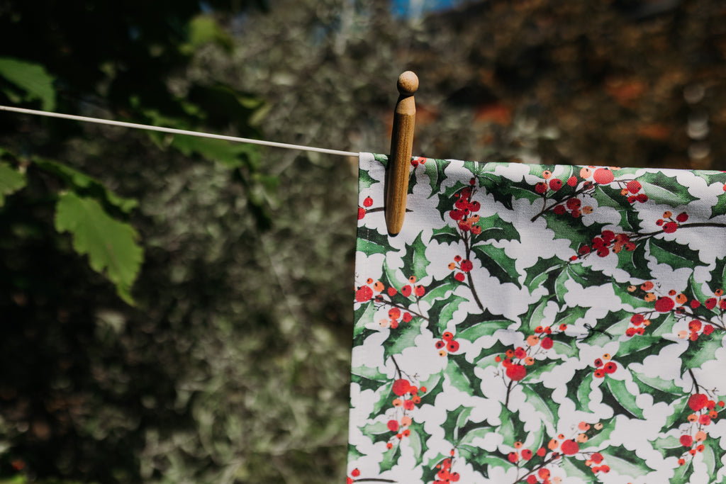 TEA TOWEL - GREEN HOLLY