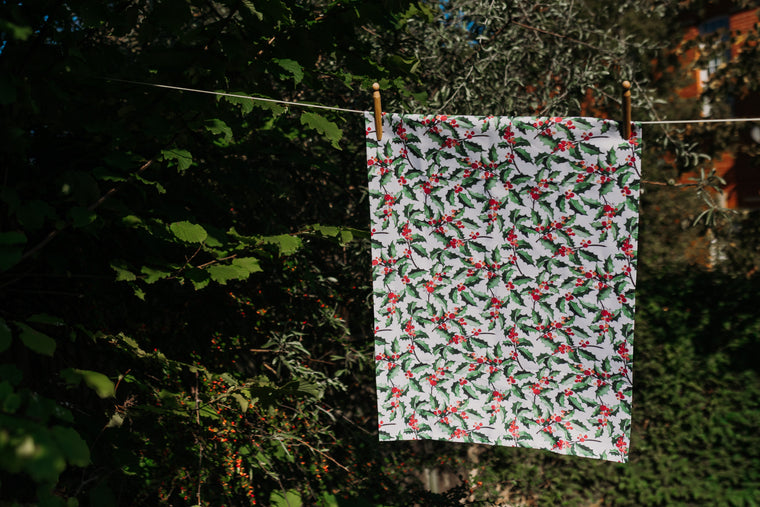 TEA TOWEL - GREEN HOLLY