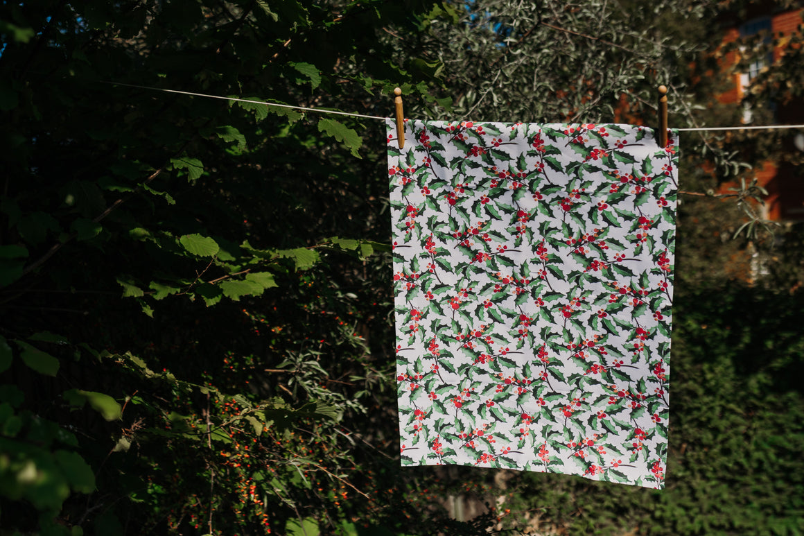 TEA TOWEL - GREEN HOLLY