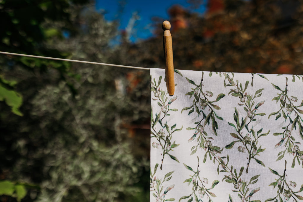 TEA TOWEL - MISTLETOE
