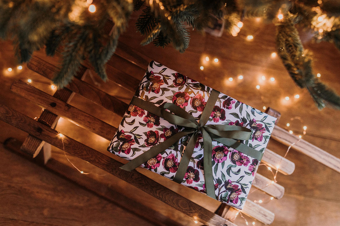 CHRISTMAS ROSE CHRISTMAS WRAPPING PAPER
