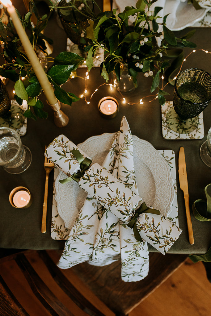 mistletoe christmas tablescape luxury