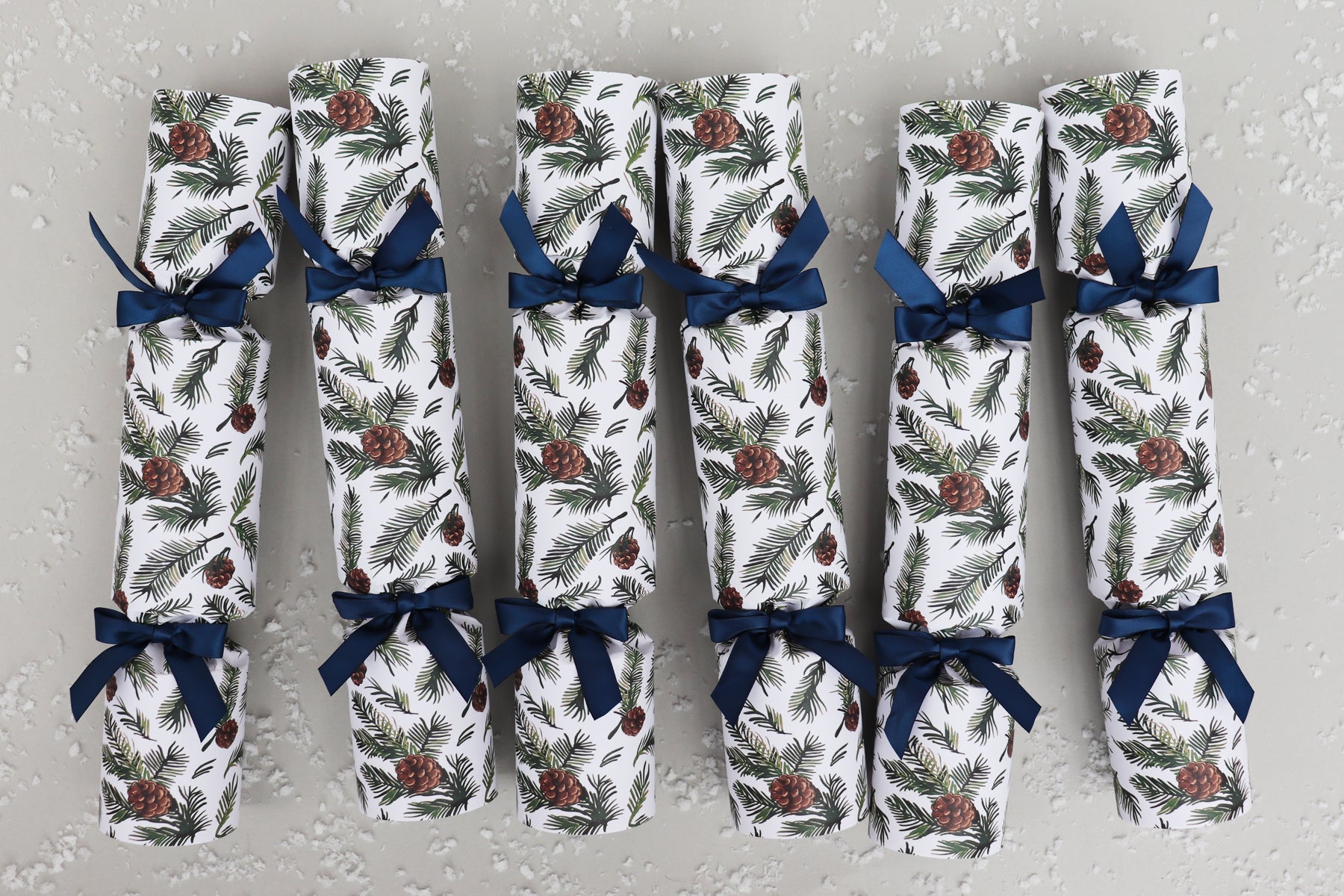PINE CONE SPRUCE LUXURY CHRISTMAS CRACKERS