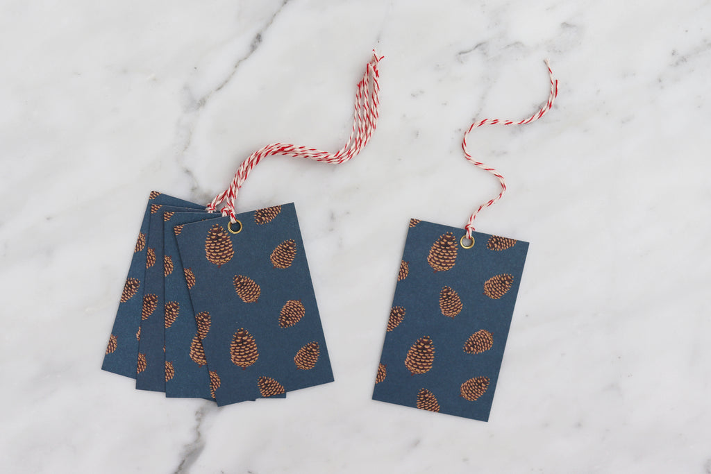 PINE CONES CHRISTMAS GIFT TAGS (OLD STYLE)