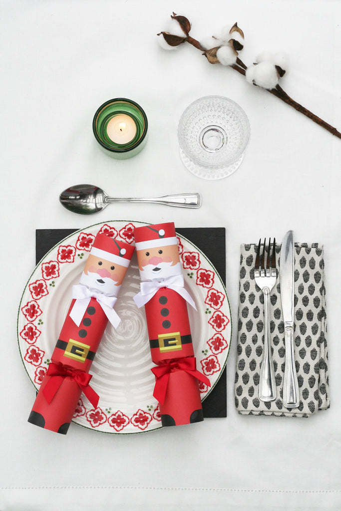 6 Christmas crackers with father christmas design | Nancy & Betty Studio. Luxury. Unusual gift. Handmade. Made in the UK. Best. High End. red. 