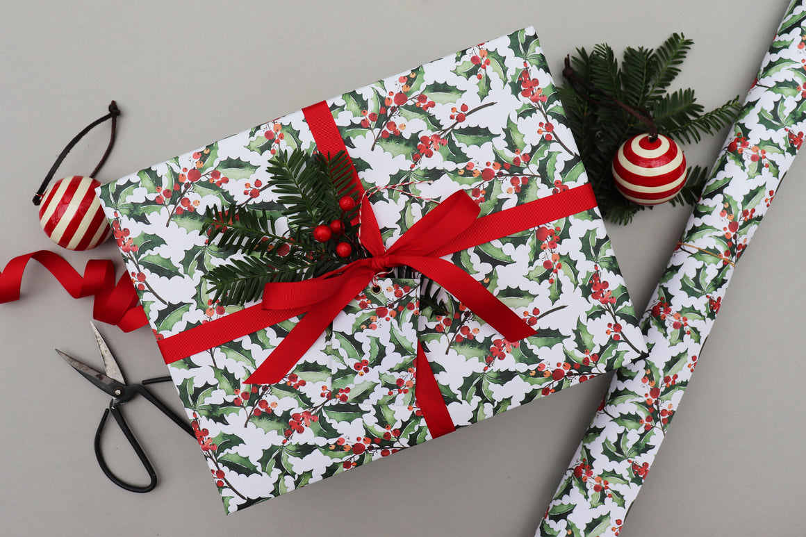 GREEN HOLLY CHRISTMAS WRAPPING PAPER