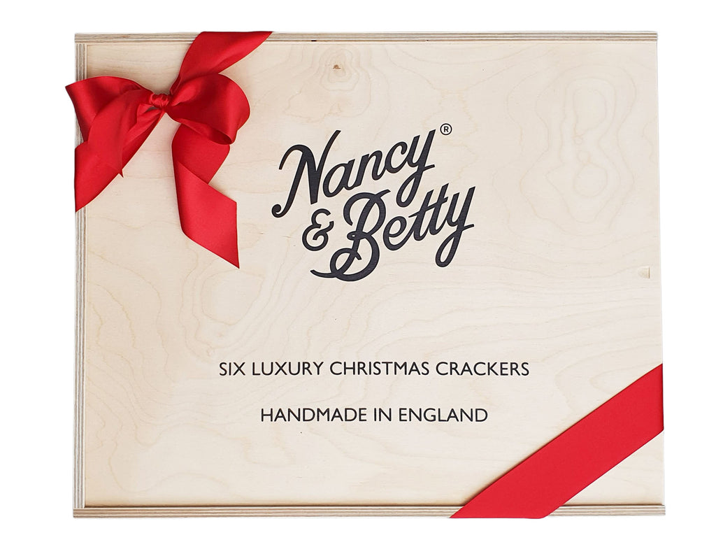 LUXURY 'KING' RED WINTER BERRIES CHRISTMAS CRACKERS